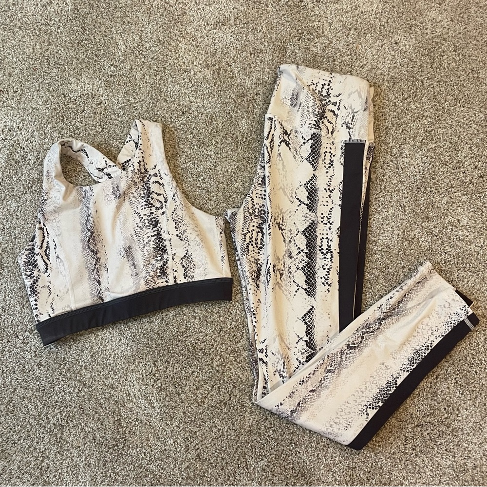 Matching sports bra and legging set. Cream/Black snakeskin print.